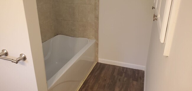Building Photo - 3211 Martha Dr