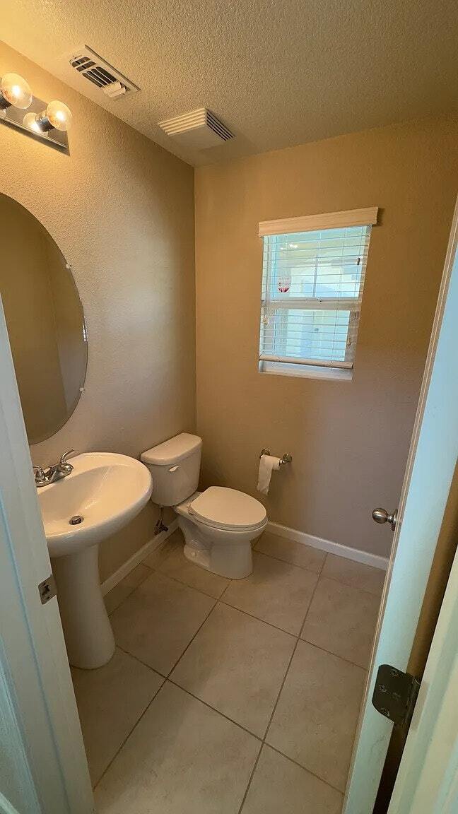 Building Photo - 2501 Chuck Hammond Dr