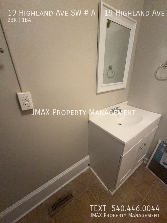 Building Photo - 19 Highland Ave SW