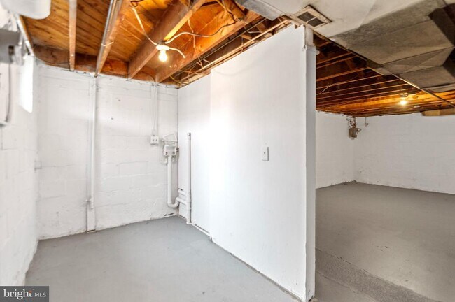 Building Photo - 7827 Eastdale Rd