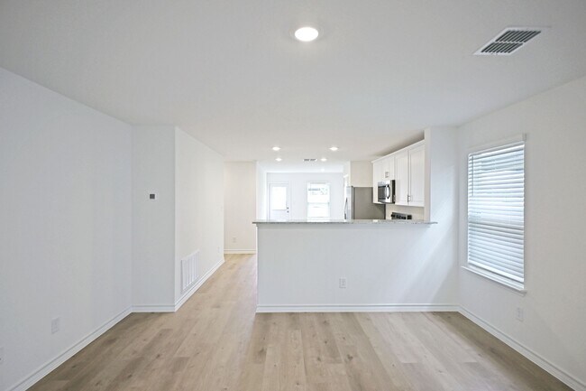 Building Photo - 951 Bluegrass Pt