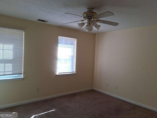 Building Photo - 209 E Wilson St