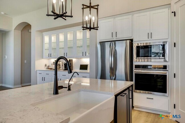 Building Photo - 5725 Huron Dr