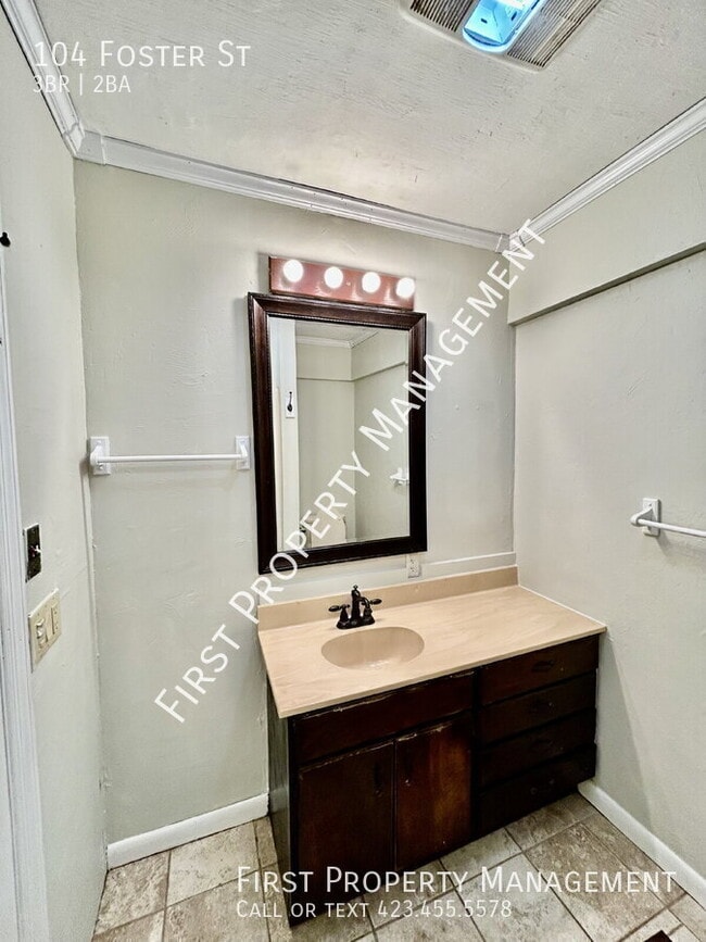 Building Photo - 104 Foster St