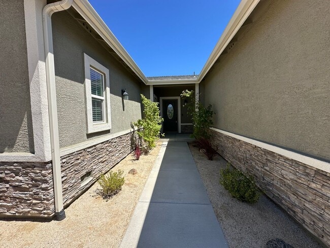 Building Photo - Beautiful Cold Springs Home