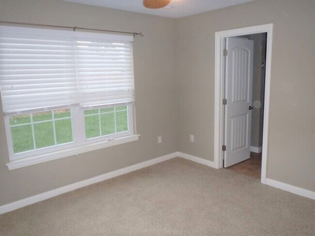 Building Photo - 2501 McClure Dr