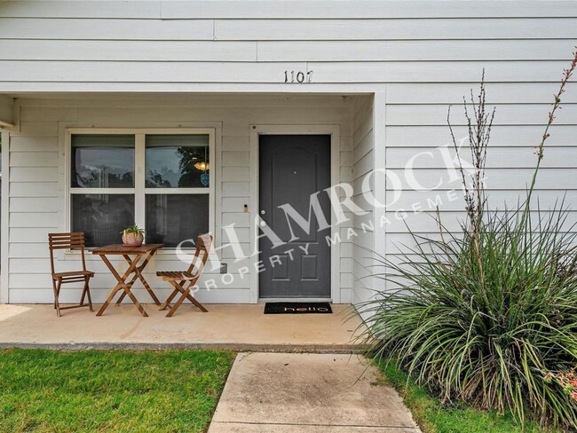 Building Photo - 1107 Primrose Dr