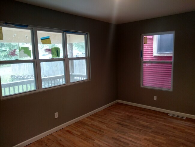 Building Photo - 828 Barnett Ave