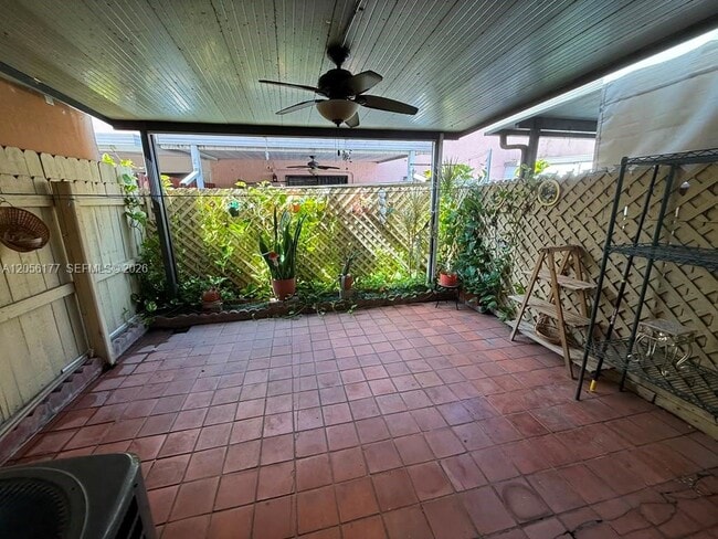 Building Photo - 2560 W 53rd St