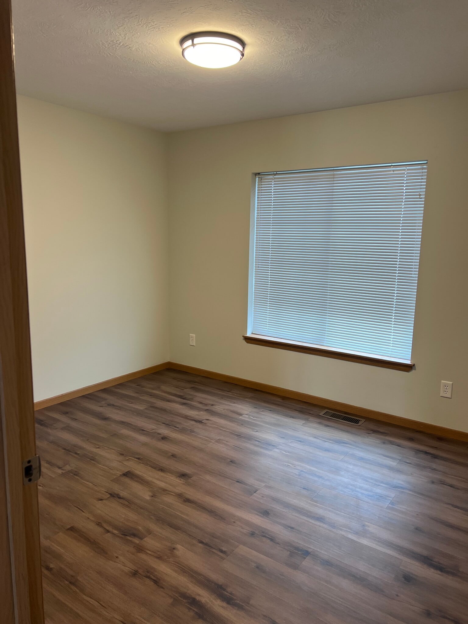 Building Photo - 4924 S Klein Ave