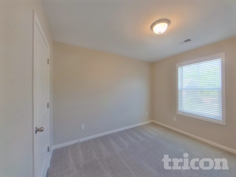 Building Photo - 214 Pilcher Dr