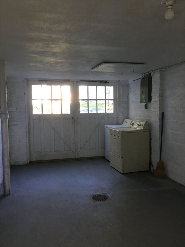 Building Photo - 3 br, 2 bath House - 2090 NEW DANVILLE PIKE