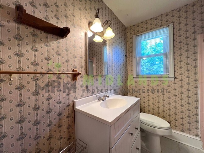 Building Photo - 3836 Davies Dr