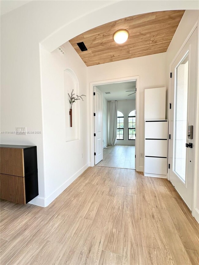 Building Photo - 8436 Lyside Dr