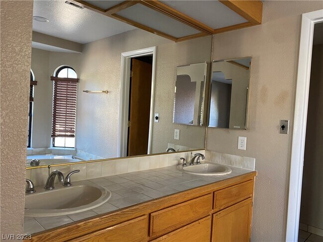 Building Photo - 4027 Nook Way