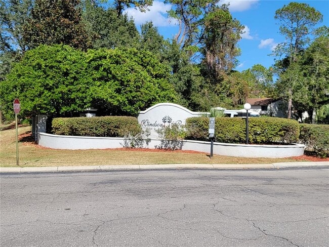 Building Photo - 3705 SW 27th St