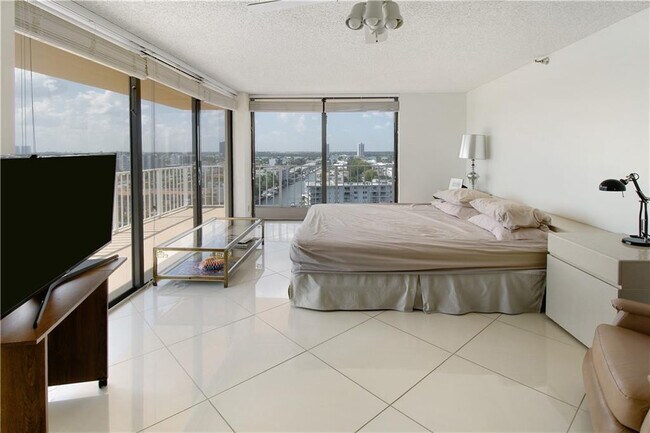 Building Photo - 290 174th St St