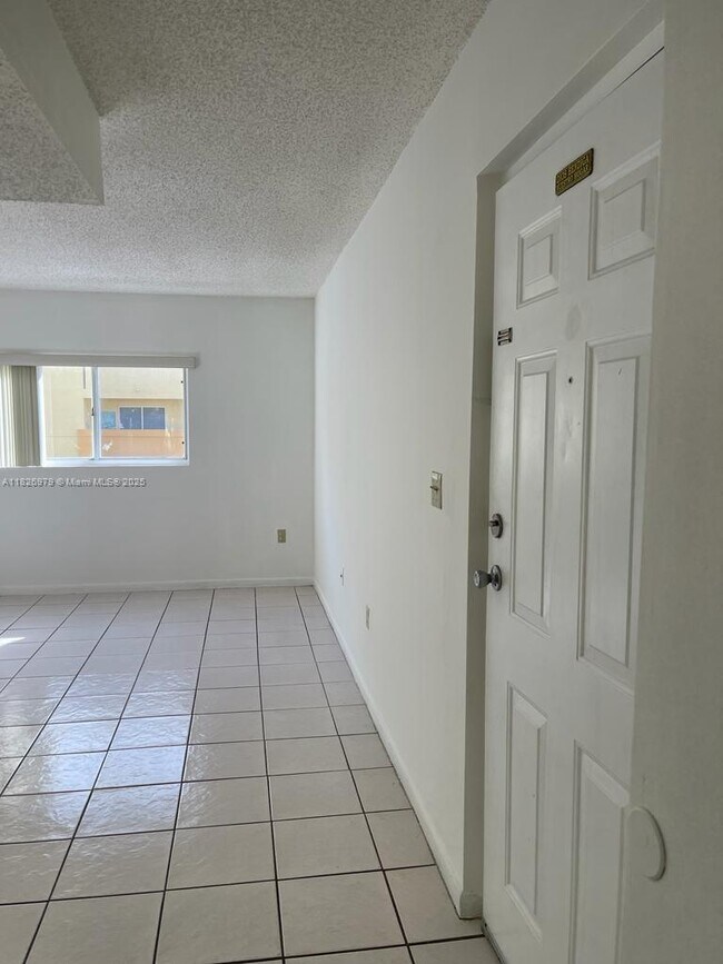 Building Photo - 8270 SW 149th Ct
