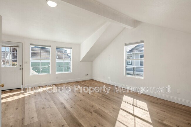 Building Photo - 342 Chaucer Dr
