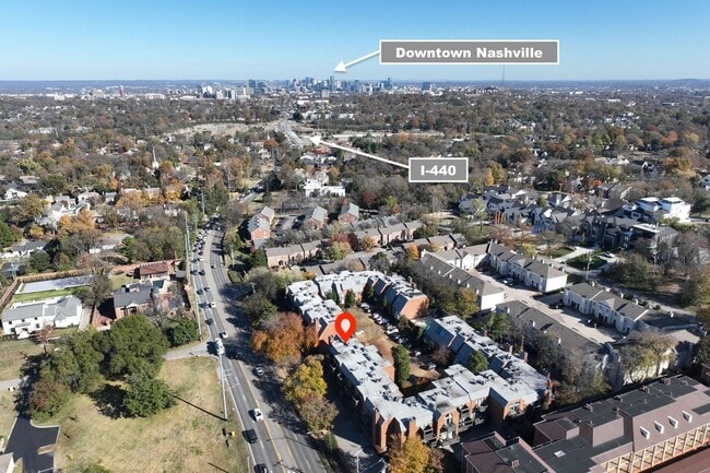 Building Photo - **PERFECTLY SITUATED TOWNHOME IN GREEN HIL...