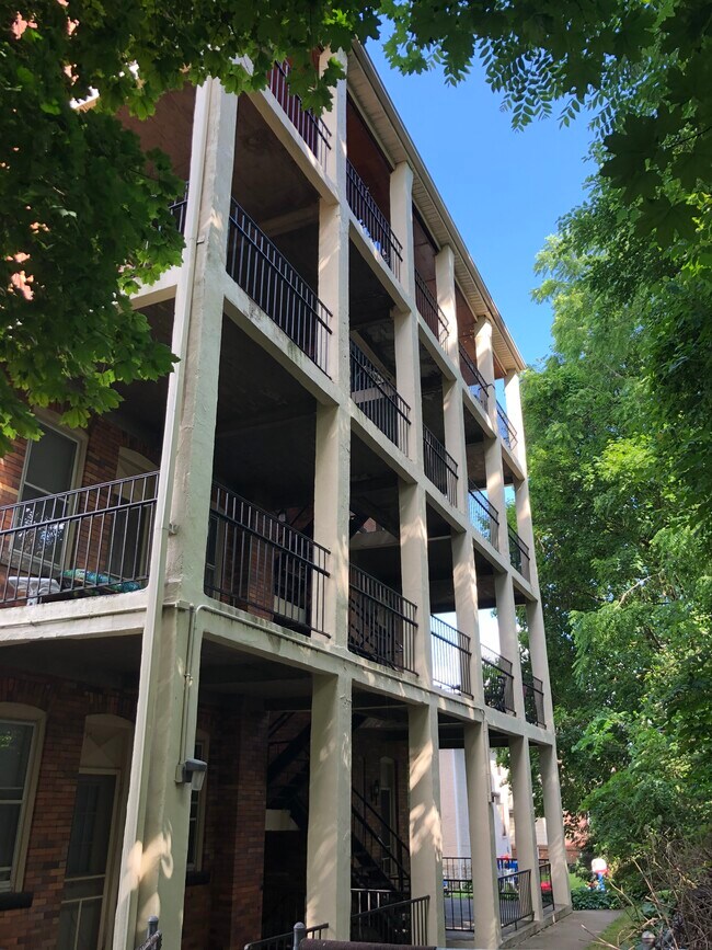 Back Porches - 139 Lincoln Ave