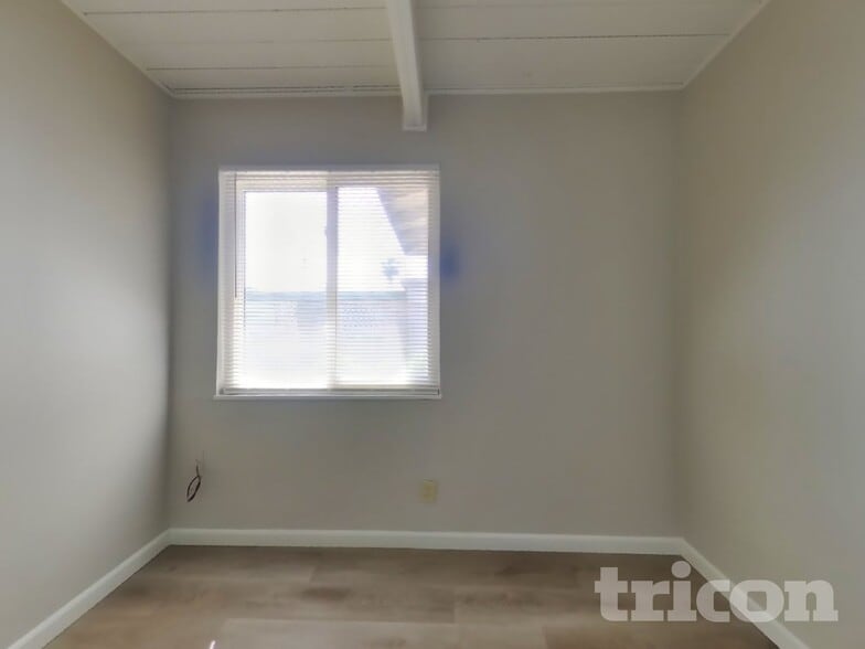 Building Photo - 1475 Knights Row