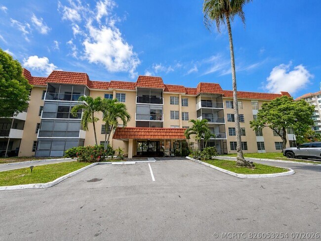 Building Photo - 4168 Inverrary Dr