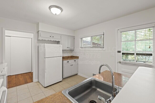 Building Photo - 5070 Crowe Dr SE