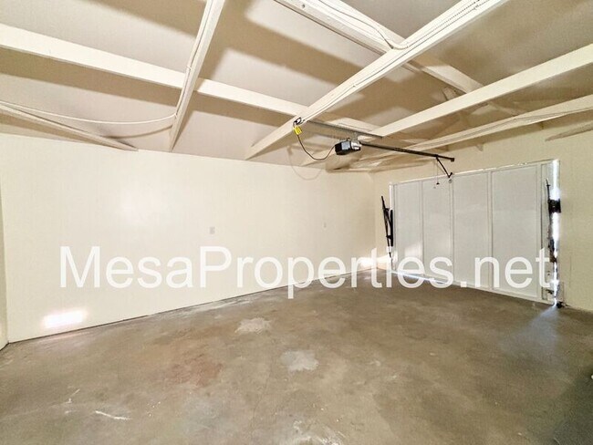 Building Photo - 16149 Orange St
