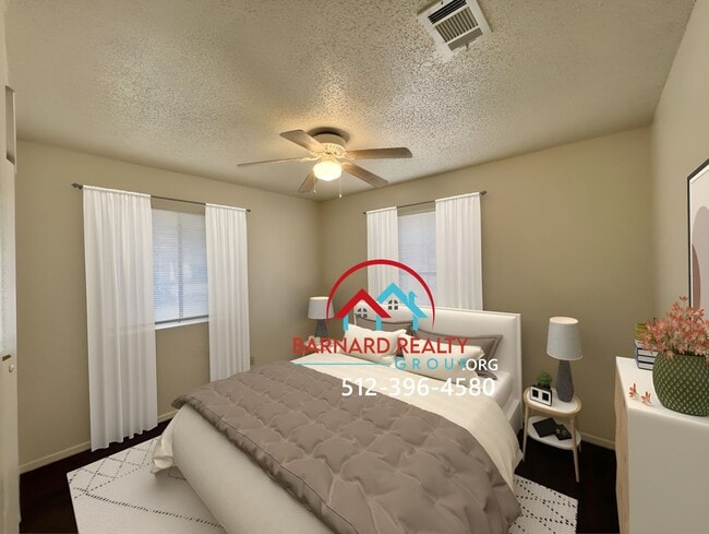 Building Photo - Available Now: 2 Bed Duplex with Carport a...