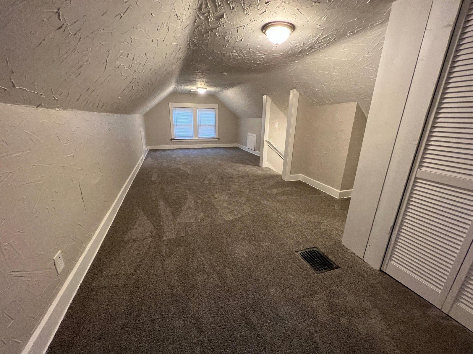 Building Photo - 1027 Delia Ave