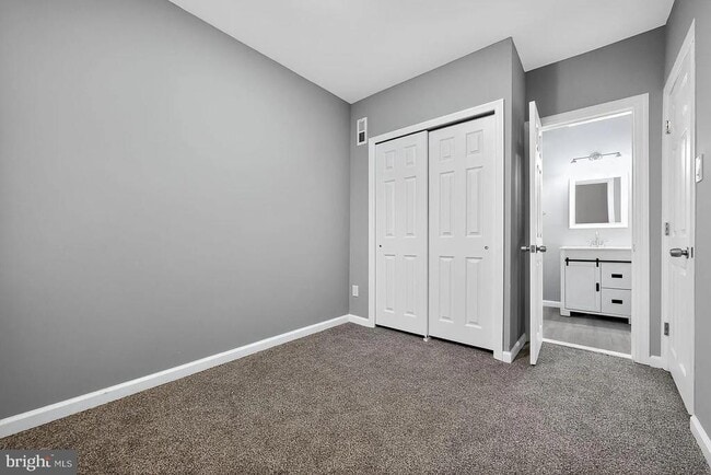 Building Photo - 1333 S Newkirk St