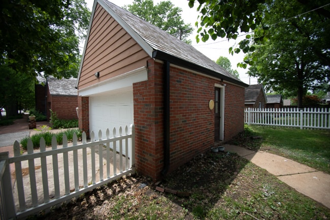 Building Photo - 6600 Nottingham Ave