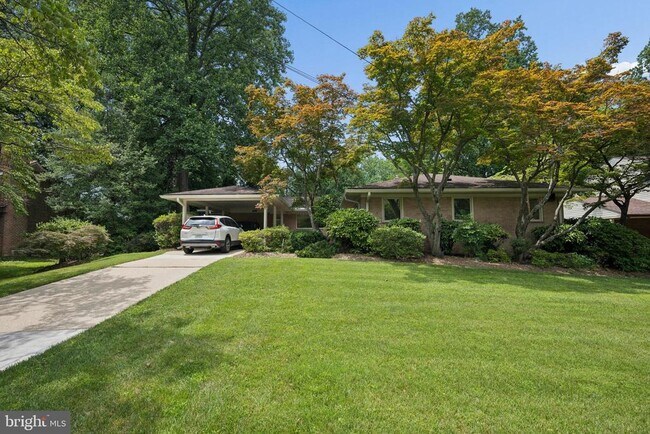 Building Photo - 7016 Hopewood St