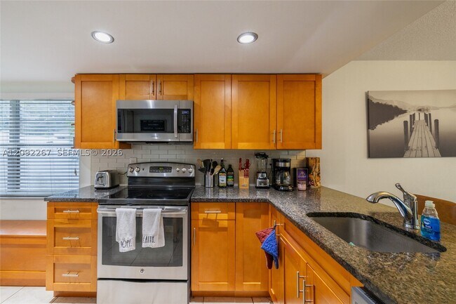 Building Photo - 10600 La Placida Dr