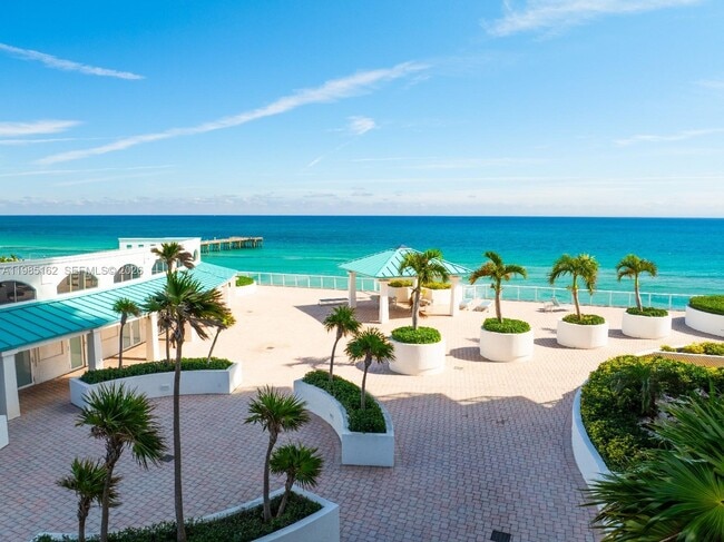 Building Photo - 16445 Collins Ave