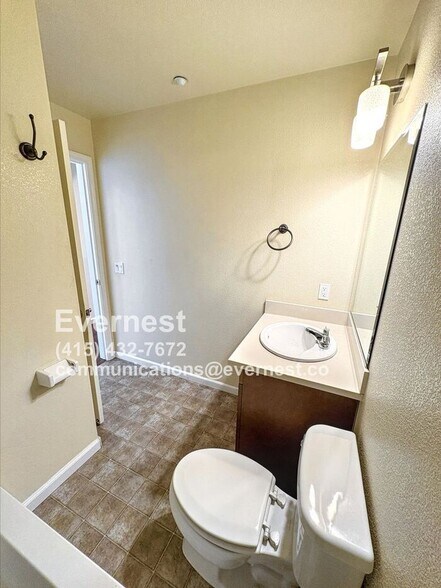 Building Photo - 764 Grandview Ter