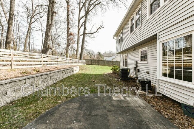 Building Photo - 9766 Oleander Ave