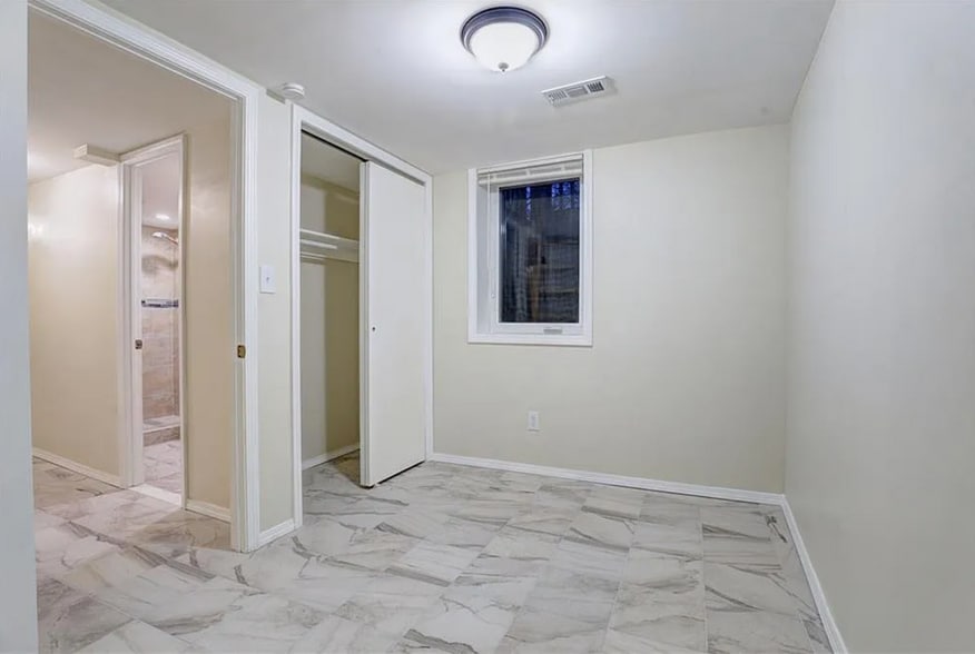 Building Photo - 5516 Willow Ave