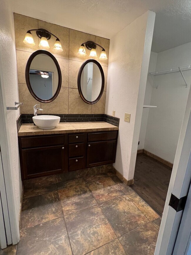 Building Photo - 3236 Silversmith Dr