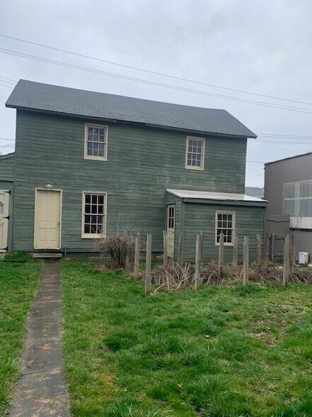 Building Photo - 150 S East St