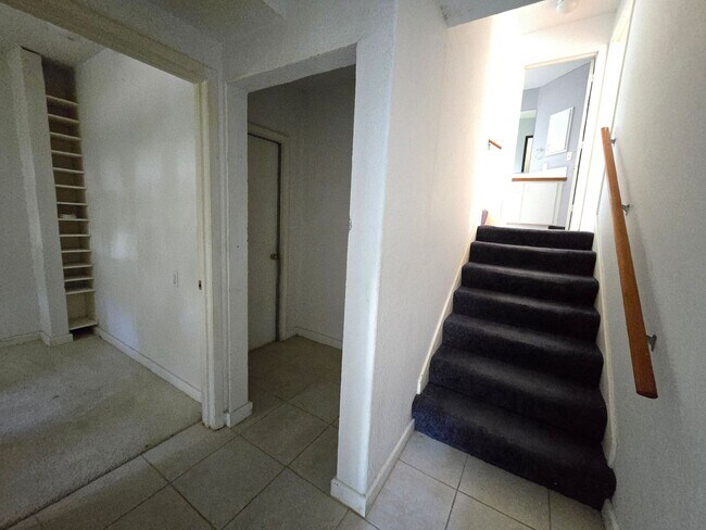 Building Photo - Rarely Available 3 bed/ 2 bath in Hidden River in Myakka