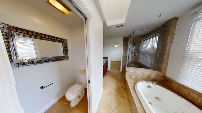 Building Photo - Huge House on Art St!! (Lease out, pending...