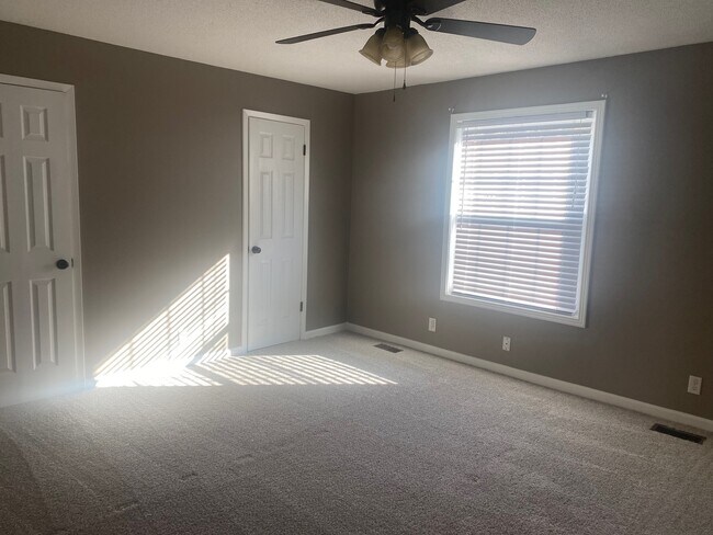 Building Photo - 197 Cox Ln