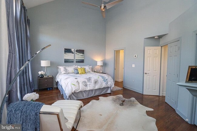 Building Photo - 1596 N Colonial Terrace