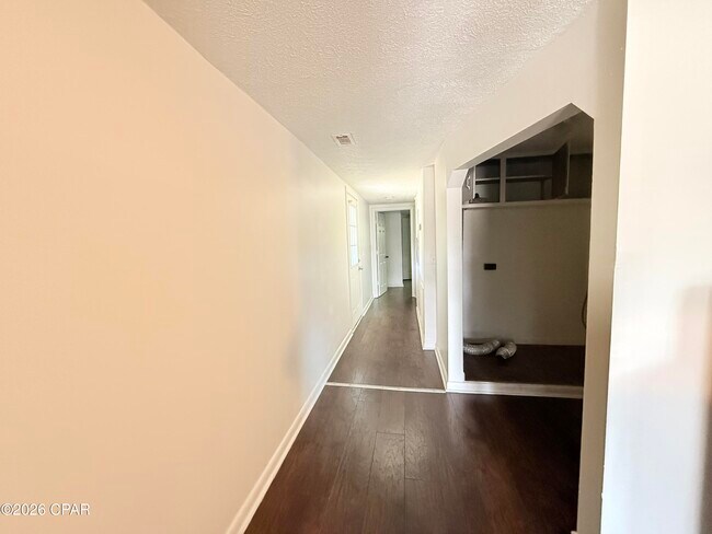 Building Photo - 237 Helen Ave