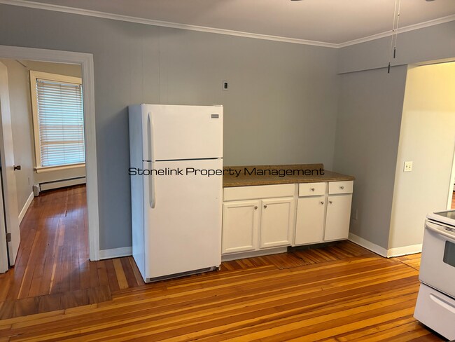 Building Photo - 687 Charles St