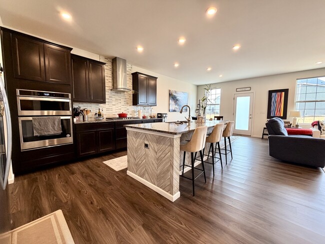 Building Photo - 12460 S Compass Ave