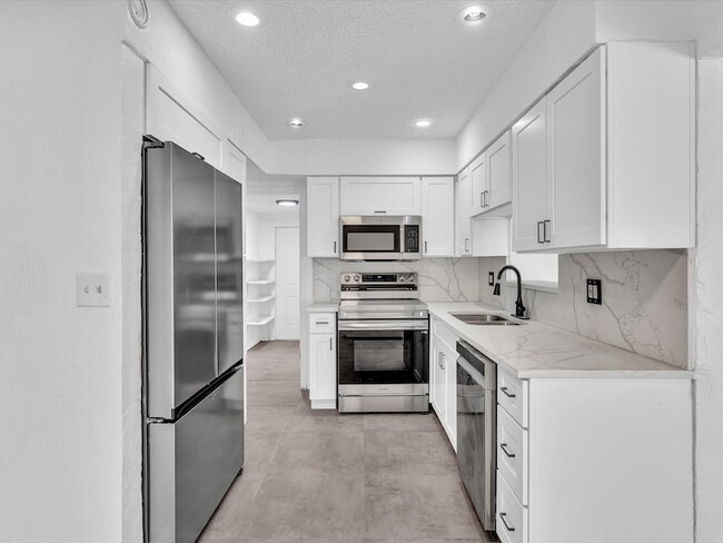 Building Photo - 6661 Meade St