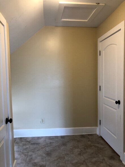 Building Photo - 2213 S Robinson Ave